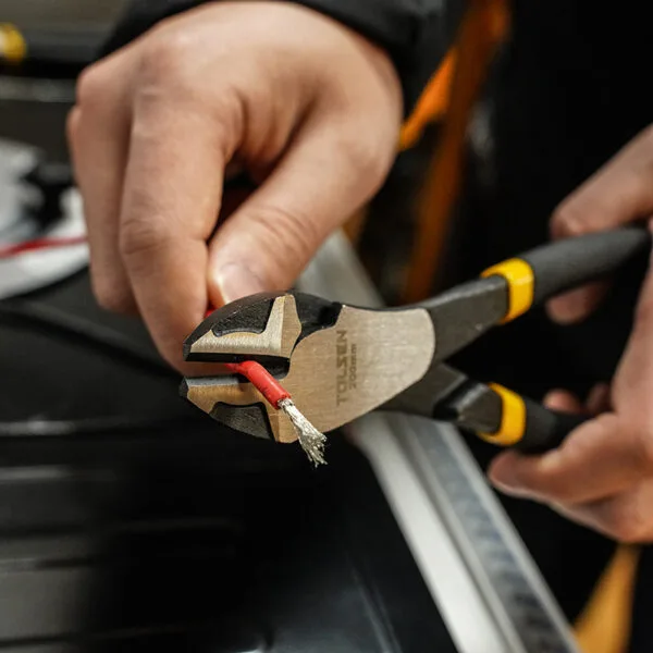 HIGH LEVERAGE DIAGONAL CUTTING PLIERS - Image 2